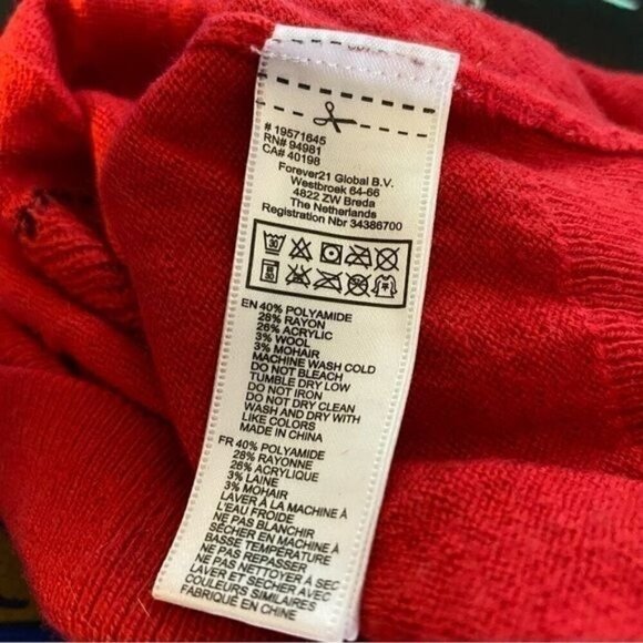 Forever 21 “Lover” Cropped Crewneck Knit Sweater Red Combo S Juniors - Picture 4 of 4